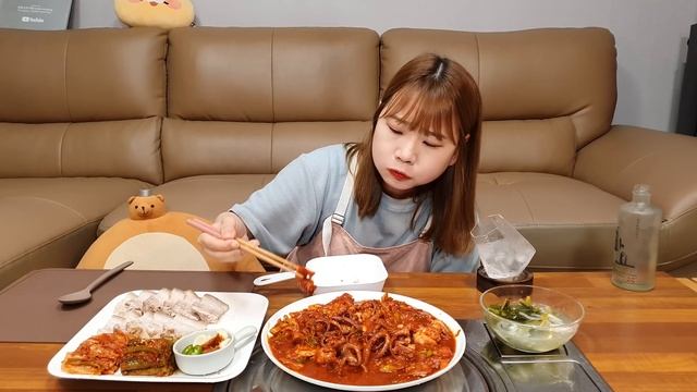 ?매운낙지보쌈,낙지비빔밥먹방? 전통시장 털어 만든 낙새보쌈?!?(ft.화요) 낙지볶음 낙곱새 먹방 혼술 한식 SPICY MUKBANG ASMR EATINGSHOW REALSOUN смотреть онлайн