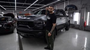 RAM TRX Оклейка в матовый полиуретан / Фирменный монтаж автомобиля РАМ ТРХ На оборудовании Hunter