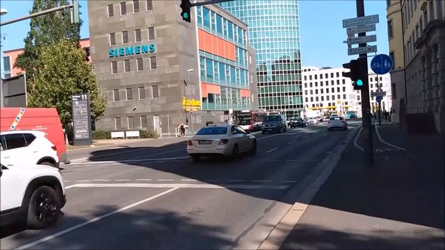 Жизнь в Германии: движение автомобилей на дороге города в Баварии 🚘 #5 смотреть онлайн