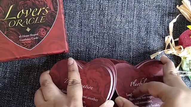 Lovers Oracle - How to shuffle Heart shaped cards смотреть онлайн