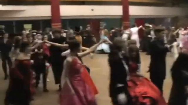 24 Сон Алисы: Бал в Стране Чудес (2010) - Игра ручеек смотреть онлайн