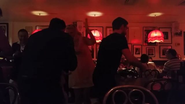 НЬЮ ЙОРК РЕСТОРАН РУССКИЙ САМОВАР RUSSIAN SAMOVAR КАК ОТДЫХАЮТ НАШИ смотреть онлайн