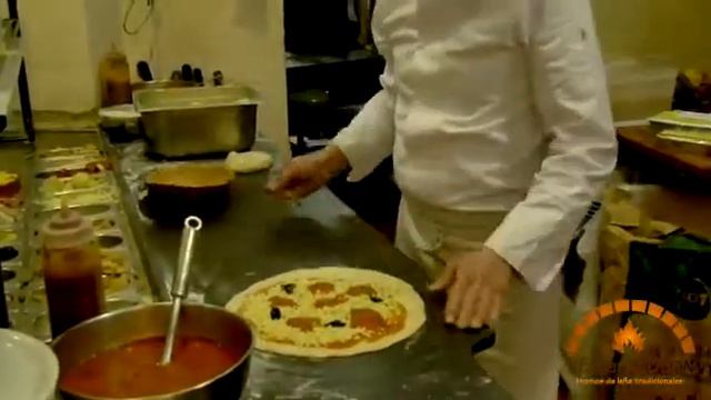 Pizza Napolitana perfecta en piedra para pizza o plato de barro, La Cantinaccia. смотреть онлайн