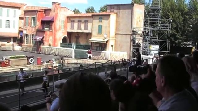 Как работают каскадёры в Уолт Дисней студио в Париже смотреть онлайн