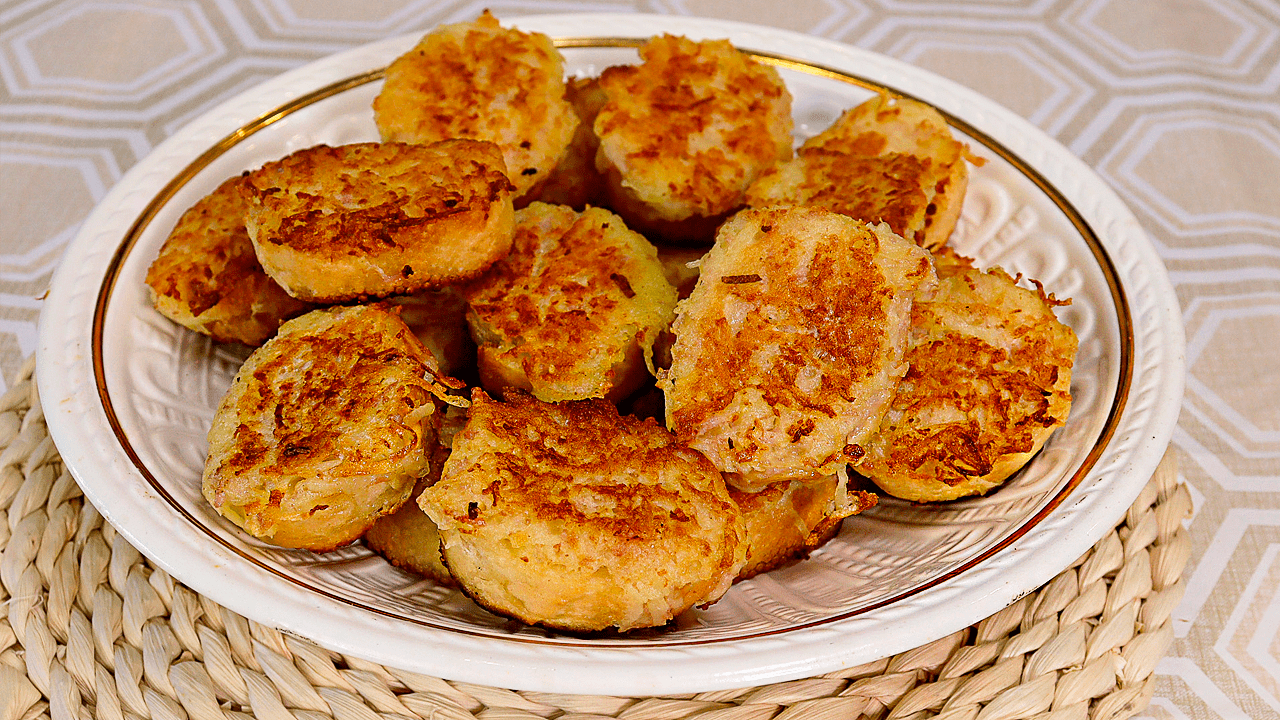 У ВАС ЕСТЬ 2 КАРТОШКИ 1 ЯЙЦА И НЕМНОГО ВЕТЧИНЫ ЗА 15 МИНУТ ОТЛИЧНЫЙ ПЕРЕКУС/ ОБАЛДЕННЫЙ РЕЦЕПТ смотреть онлайн