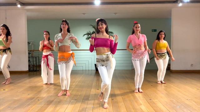 Belly Dance ao som de Love Nwantiti  By Maya
