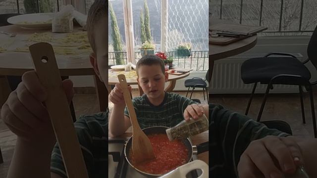 Соус для пасты,легкий и простой .Каждый может пр готовить дома вкусную еду.