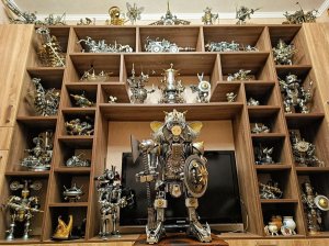 Мой домашний музей 2023. Роботов железных, коль желаешь, покажу :)