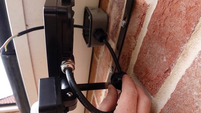 How to Install a Security Light the Easy Way смотреть онлайн
