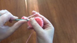 Пасхальные зайцы очень красивые ,вязанные  крючком !