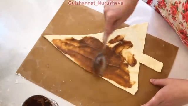 Қатпарлы қамырдан шырша. Ёлка из слоеного теста. Қазақша рецепт. смотреть онлайн