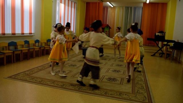 Танцевальный коллектив детский сад «Радуга» Филиал МБОУ «Моглинская СОШ». "Играй моя балалайка" смотреть онлайн