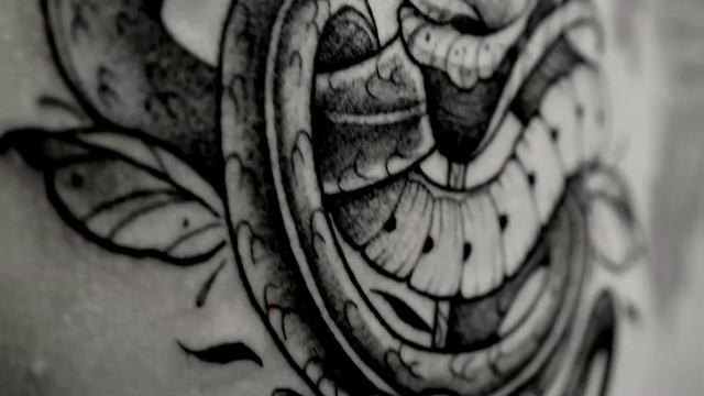 ¿Qué es el estilo de tatuaje BLACKWORK? - LOGIA BARCELONA - Serpiente смотреть онлайн