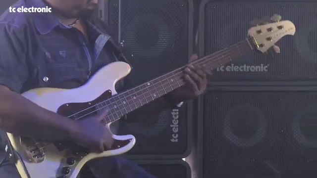 TC Electronic bass stack behind Derrick "Dock" Murdock and David "Fingers" Haynes jam смотреть онлайн