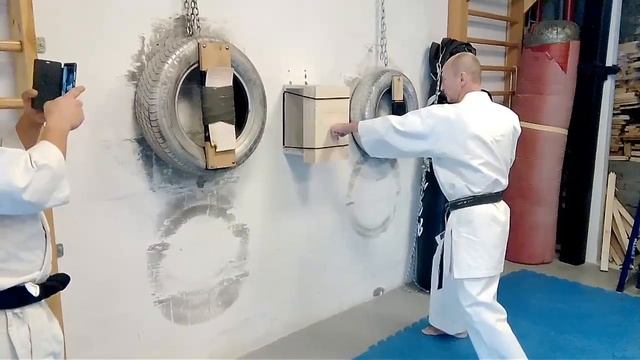 Uechi ryu Tameshiwari seiken dzuki / 5 boards смотреть онлайн