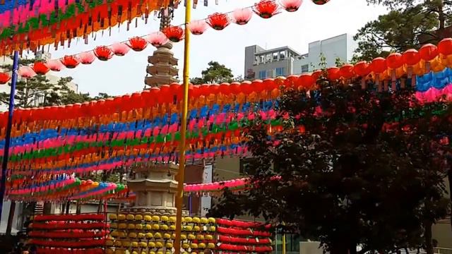 Фестиваль Лотосовых Фонариков: часть 2, храм Jogyesa смотреть онлайн