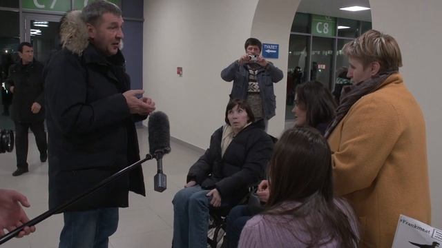 Представители СПбОПОИ "На коляске без барьеров" на стадионе "Санкт-Петербург Арена" смотреть онлайн