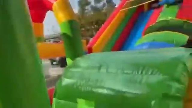 Надувной батут Миньоны смотреть онлайн