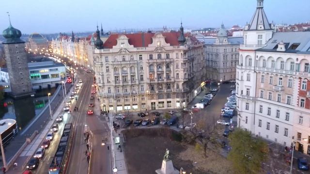 Вид на Прагу с крыши Танцующего дома смотреть онлайн