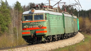 ВЛ11-350/352 А с грузовым поездом
