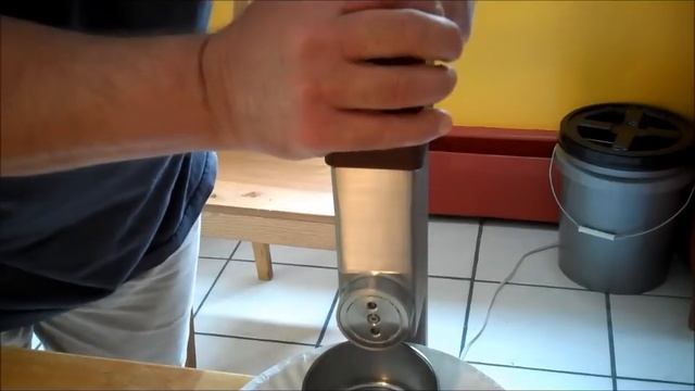 The Victorio - Back To Basics 555 Grain Mill смотреть онлайн