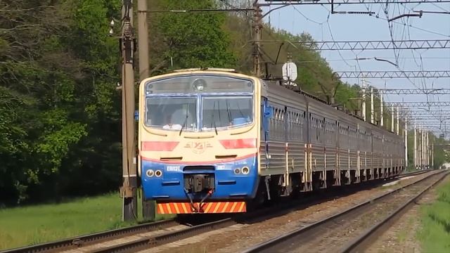 Трёхдверные электрички. Железнодорожная энциклопедия. смотреть онлайн