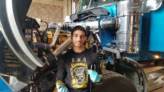 GLIDER IS FINALLY A TOW TRUCK смотреть онлайн