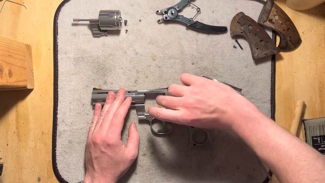 2020 Colt Python Disassembly (Part 1 of 2) смотреть онлайн