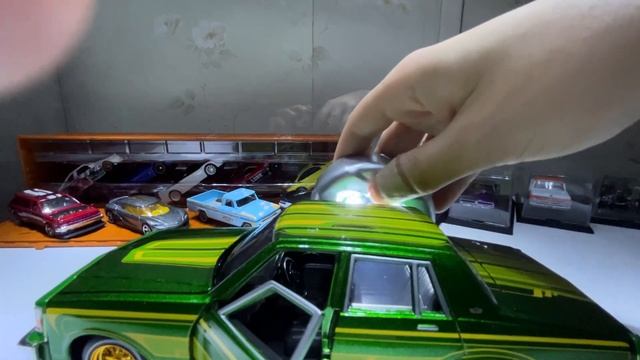 Maisto Lowriders 1/24 Scale 1987 Chevrolet Caprice LowRider