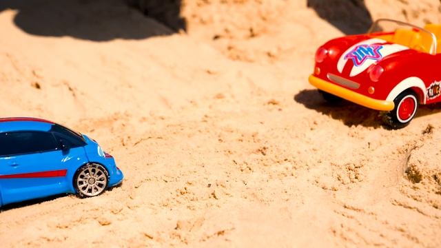 Машинки в песочнице — Развивающие игры и мультики для самых маленьких — Строим тоннель в песке смотреть онлайн