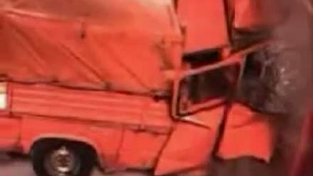 Краш-тест красного грузовика смотреть онлайн