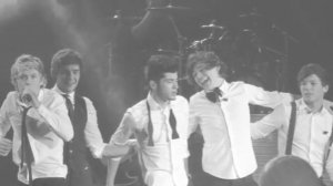 ONE DIRECTION (TOUCH ME)