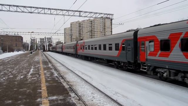 Электровоз ЧС2К-784 с поездом №017 (Саратов → Москва) смотреть онлайн