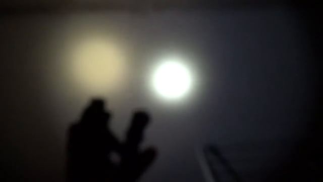 Neutral Withe vs Cool Withe (Zebralight H52w vs Fenix MC11) смотреть онлайн