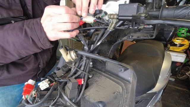 Skuter 4t 125 brak świateł jak naprawić. смотреть онлайн