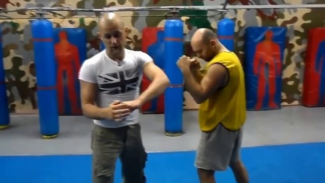 Защитись от гопника. Удивительная техника самообороны смотреть онлайн