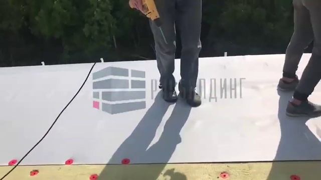 Мембранная кровля, крепление утеплителя и мембраны к профлисту. смотреть онлайн