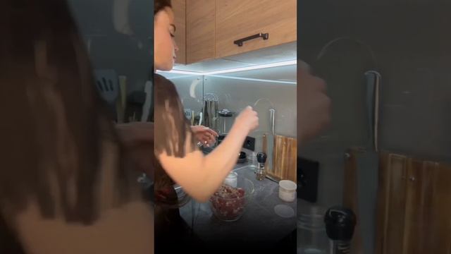 Рубрика «Ужин в каблуках» у великого Гетсби.Бифштекс рубленый с говядиной смотреть онлайн