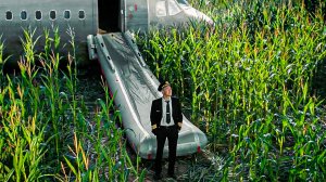 На солнце, вдоль рядов кукурузы — Тизер-трейлер (2023)