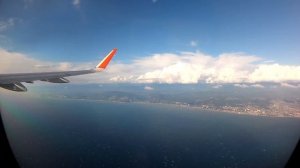 Вид из иллюминатора самолета. Взлет из аэропорта г.Сочи