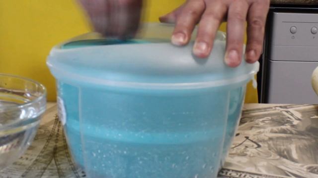 Лайфхаки для кухни. Сушилка-центрифуга для зелени и листового салата смотреть онлайн