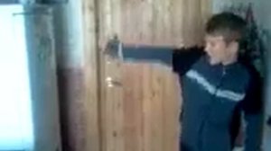 Как сломать руку в домашних условия