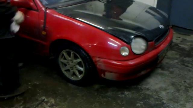 Вставляем стекло XYG в TOYOTA COROLLA AE111 G6R part1 смотреть онлайн