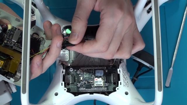 Установка радиомаяка tBeacon (Тигромух) в квадрокоптер DJI Phantom 4 Pro смотреть онлайн