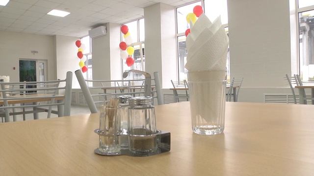Вкусно и полезно! В Ревде на СУМЗе после капитального ремонта открыли столовую смотреть онлайн