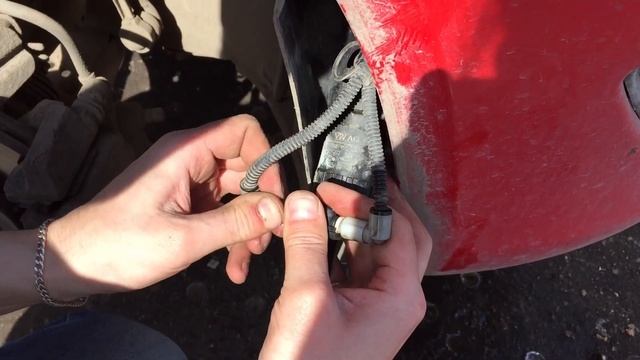 Замена Насоса омывателя на Skoda Fabia смотреть онлайн