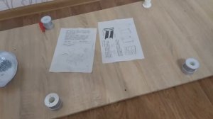 Установка мебельных ножек опоры на дно для шкафа купе