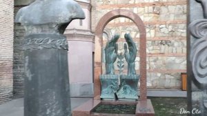 Памятник А. Грибоедова и  Н. Чавчавадзе на Святой горе. Тбилиси. Pantheon of Tbilisi.