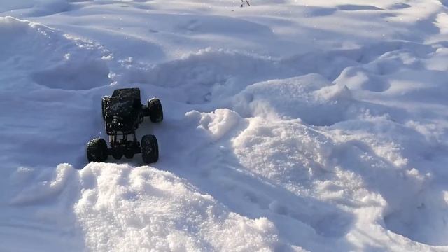 Джип вездеход в зимнем лесу.(Jeep in the winter forest) смотреть онлайн