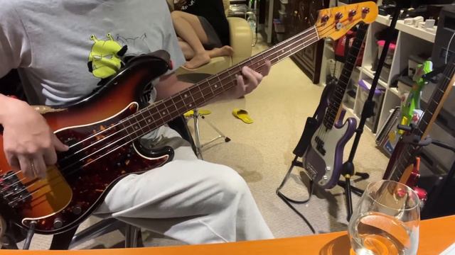 60s Fender style precision bass shootout смотреть онлайн